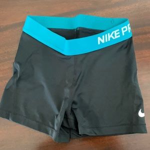 Women’s Nike pros size S